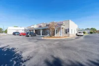 POOL AND PICKLEBALL! Perfectly located 1st floor condo, close to everything