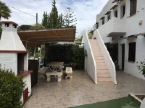 Beach house with private entrance on the beach. Hotel a Perd'e Sali