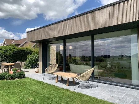 Proximité Lill, Villa moderne et lumineuse.Piscine intérieure  et home ciné Отели в г. Ентьер-ан-Веп