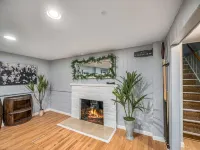 Beautiful Home only Steps to the Pro Football Hall of Fame, Sleeps up to 12! Hotels in Canton