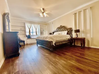 5minutes direct to Kemah with the beaches and countless seafood restaurants Отели рядом с достопримечательностью «Парк Мак-Хейл»