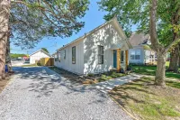 .2 mi to Downtown Rogers, Heated pool on Bike Trail, King Bed, Fire table
