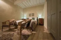 Apartment Me and You Cortona (with romantic outdoor shower on private courtyard)