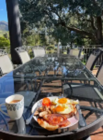 Howqua House - a homely gem close to the lake. Hotels in Mansfield