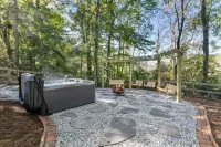 Creekfront Retreat w/ Hot Tub & Sunset Views