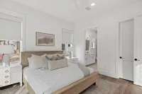 Luxe 5Br with Pool, Hot Tub, Outdoor Kitchen, Bikes, Close to Beach & Seaside - 4-Star