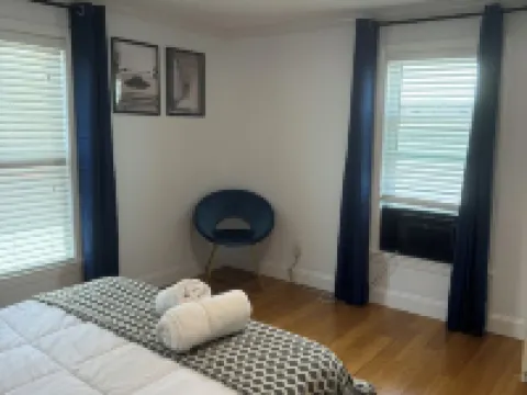 Charming Townhouse 12 minutes to Boston Hotels in Watertown