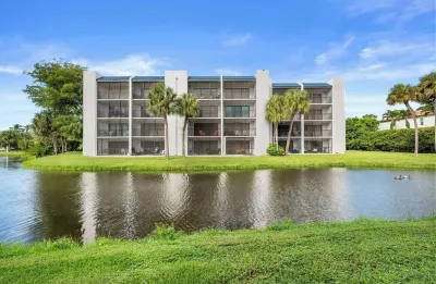 40% OFF APRIL Jupiter Beach Getaway 2 Hotels near DuBois Park