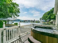 Waterfront Hot Tub On The Bay Hoteles en Irondequoit
