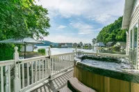 Waterfront Hot Tub On The Bay