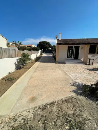 Villa for 6 people, 5 minutes from Ile Rousse beach. Отели в г. Монтичелло