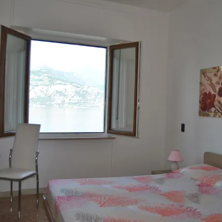 Romantic Apartment Wonderful Lake View Super Price June Parking Space.
