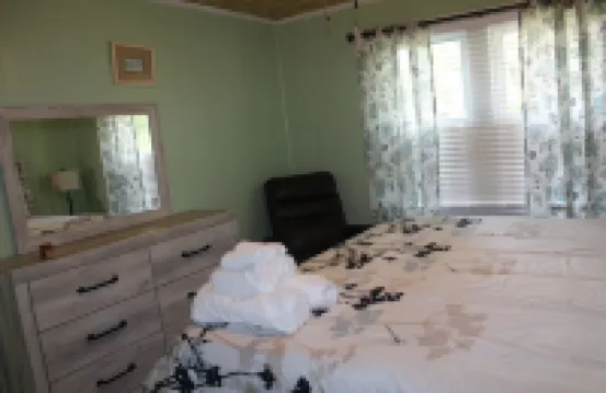 Remodeled Bungalow minutes from historic waterfront downtown Manteo