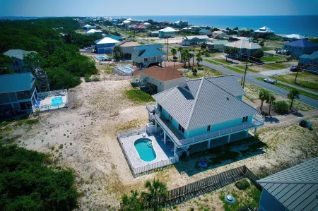 Sleeps 8, Views , 2 King Masters, Dog Friendly, Private Pool