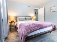 Chic~AquaCottage/Walk2Beach/FencedYard/GameRM Hotels in Park Township