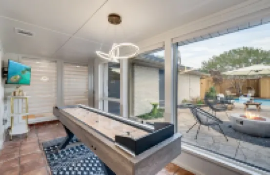 Lux Pool Oasis, Fifa Stay- 25 Mins to at&T, Sleeps 12, Hot Tub, Firepit