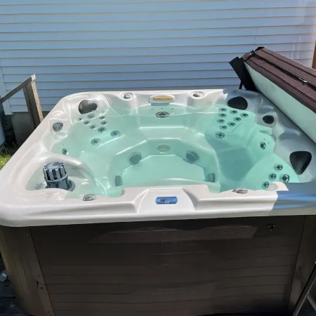 Bar Harbor 5 bedroom 3 bath with hot tub and large backyard