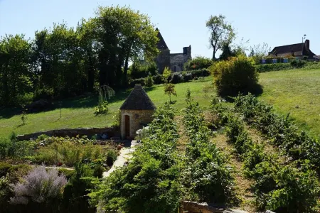 Apartment with swimming pool and place of relaxation and leisure