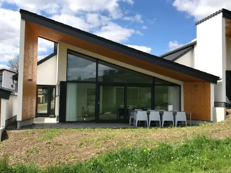 Design Villa Winterberg: Luxury vacation home directly on the slopes/meadow