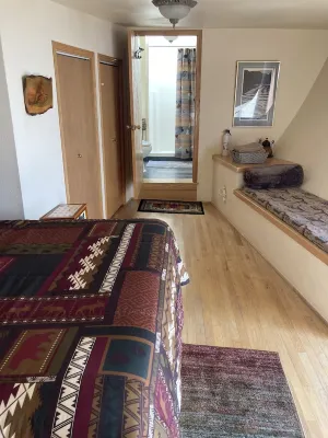The Double Eagle Boat Cabin On Land Hotels near Safeway
