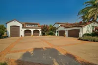 Spacious studio in Hollister Hotels in San Benito County