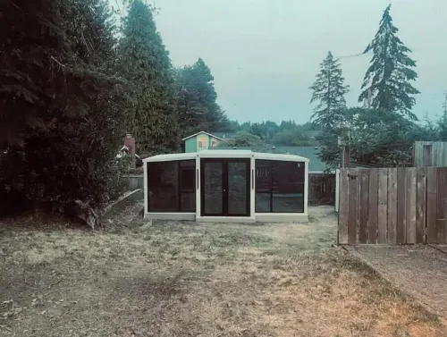 Tiny Oasis with all the amenities!