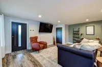 Spacious Luxury Apt w/ New Finishes + Great Views Hotels in Snohomish County