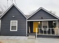 The Charming Vermont House. Hotels near Tulsa International Airport