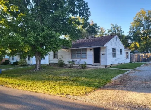 The Bread & Butter-Near IU-2 Kings-1 Qu.-7 Parking Spaces and Bicycles! Hotels in Bloomington