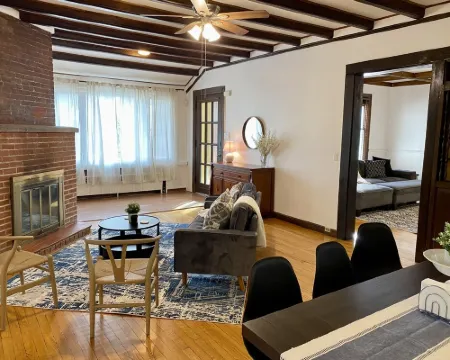 Beautiful, spacious, and centrally located - 25 minutes from the heart of NYC. Hotels in Yonkers