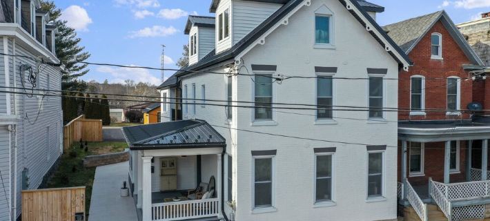 Central, Beautiful Apartment in Downtown Chambersburg Hotéis em Franklin County