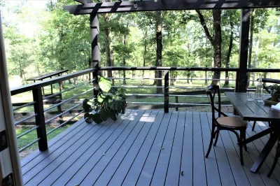 Escape to Your Cozy 2-Bedroom Cottage, Just a Hop Away from Rock City Hotel in zona Rock City Gardens