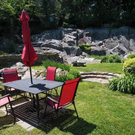 Stroll to SeaView/Beach; Great Yard