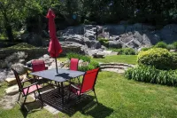 Stroll to SeaView/Beach; Great Yard