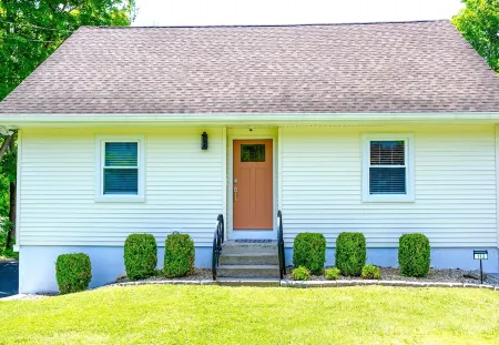 Luxury Waterfront Retreat near New Paltz & the Gunks: Hike, Bike, or Relax!