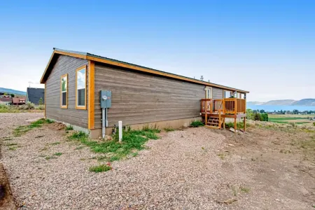 Dreamy retreat with golf course & lake views, near beach & boat launch amenities