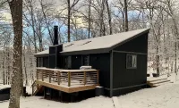 T&A Getaway - Berkeley Springs, WV - Stylish cozy private cabin - 2 BR