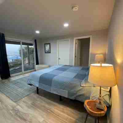 Experience Newport in the heart of the Harbor District with incredible sunsets Rooms