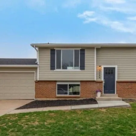 Designer Home. Lake View. Amazing Patio. Heated Swim Spa Pool & Hot Tub