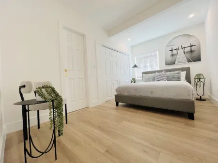 4173-Newly renovated stylish home Отели рядом с достопримечательностью «J.A. Cooley Museum»