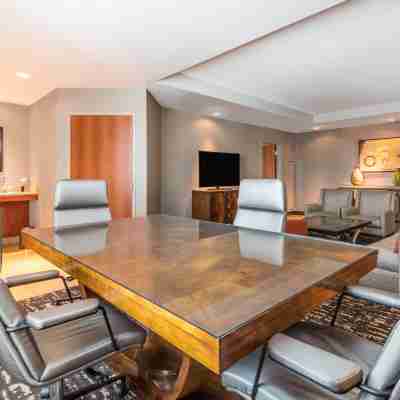 Embassy Suites by Hilton St. Louis St. Charles Rooms