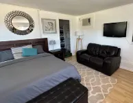 Private Cabin with Views on 16 Acre Estate
