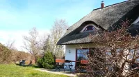 BODDENgut - Holiday home "Uferschwalbe" directly in nature Hotels in Saal