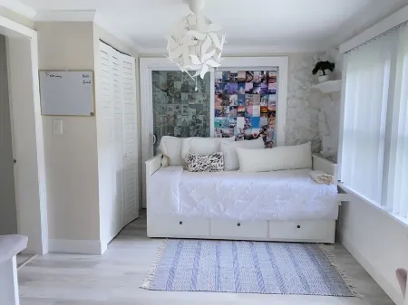 The Perfect getaway Home! Luxurious outdoor grill! In the Heart of Ozona!!