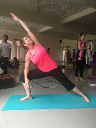 Cozy Guest House Cabin on 15 Acre Farm-Stay Sanctuary