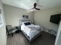 2BR apt w/ laundry + parking
