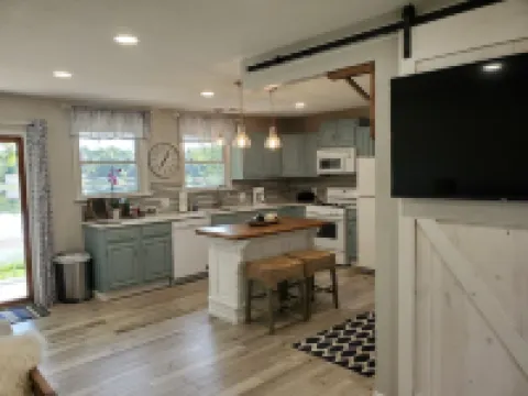 Lake Retreat With Hot Tub