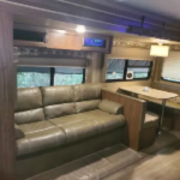 Tiny house (studio) and camper in campsite, accommodates 6 people total!