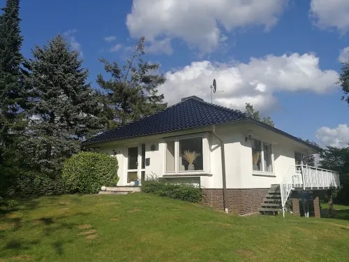 Vacation bungalow with a garden property only 3 minutes away from the beach Hotels in Scharbeutz