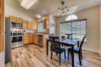 Modern 3Br w/ Mountain Views • Sleeps 8 • 2 Car Garage Plus Extra Parking
